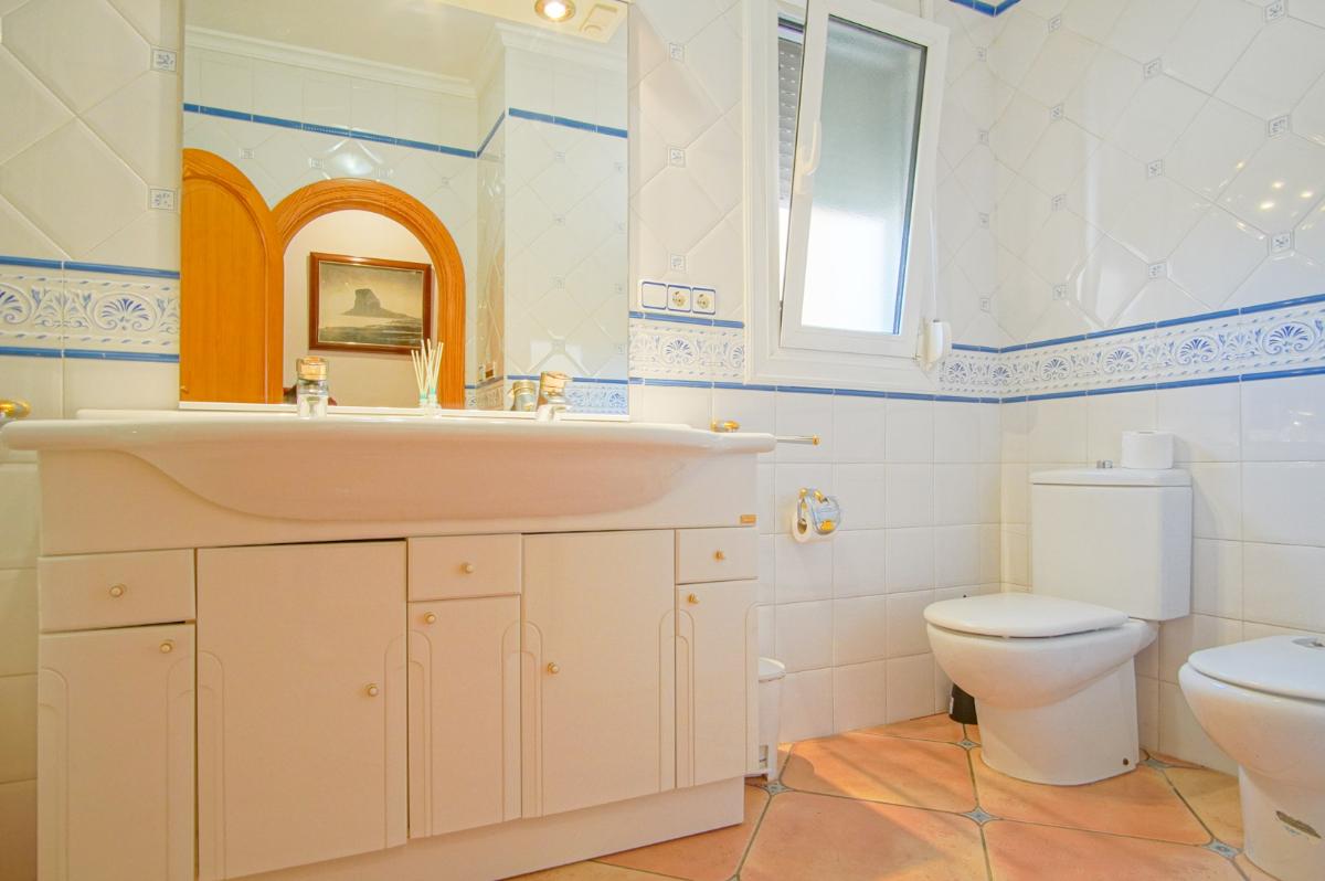 Villa a Benissa, Alicante, Spagna 8 camere da letto, 696 mq. N° 149023