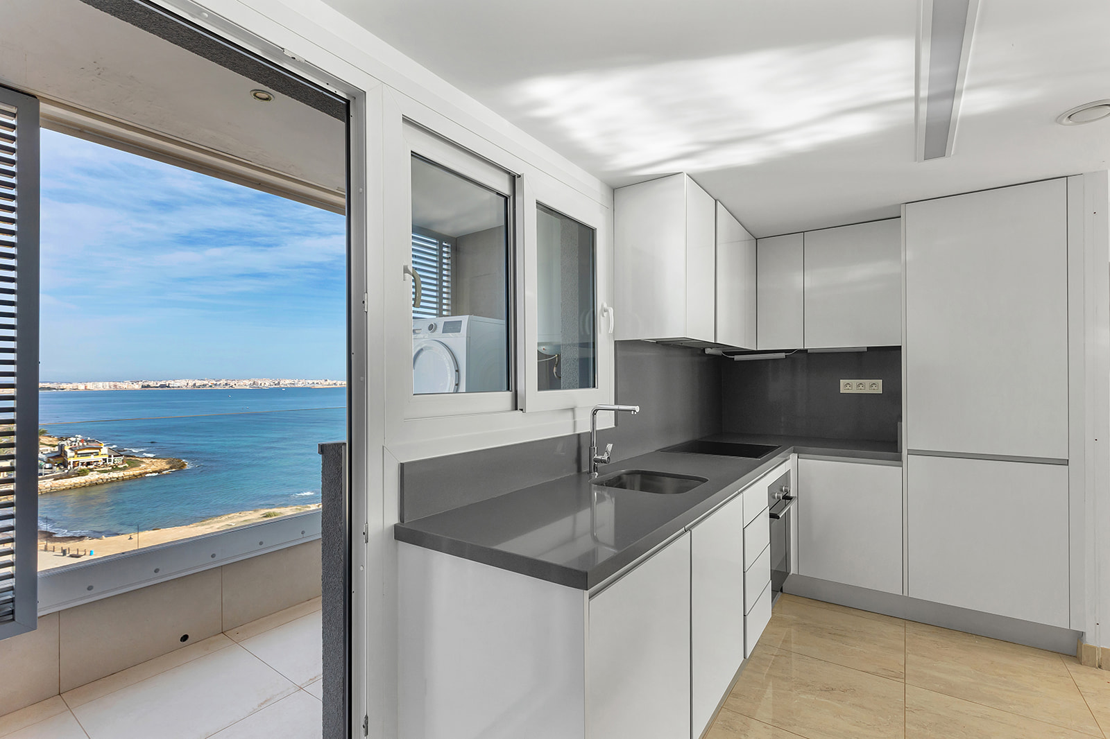 Apartment in Punta Prima, Alicante, Spain 3 bedrooms, 139 sq.m. No. 154504