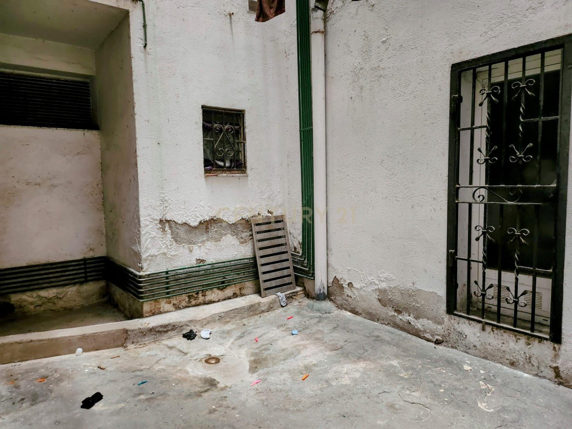 Kommersiell fastighet i Sant Feliu de Llobregat, Barcelona, Spanien 160 kvm. Nr. 186663