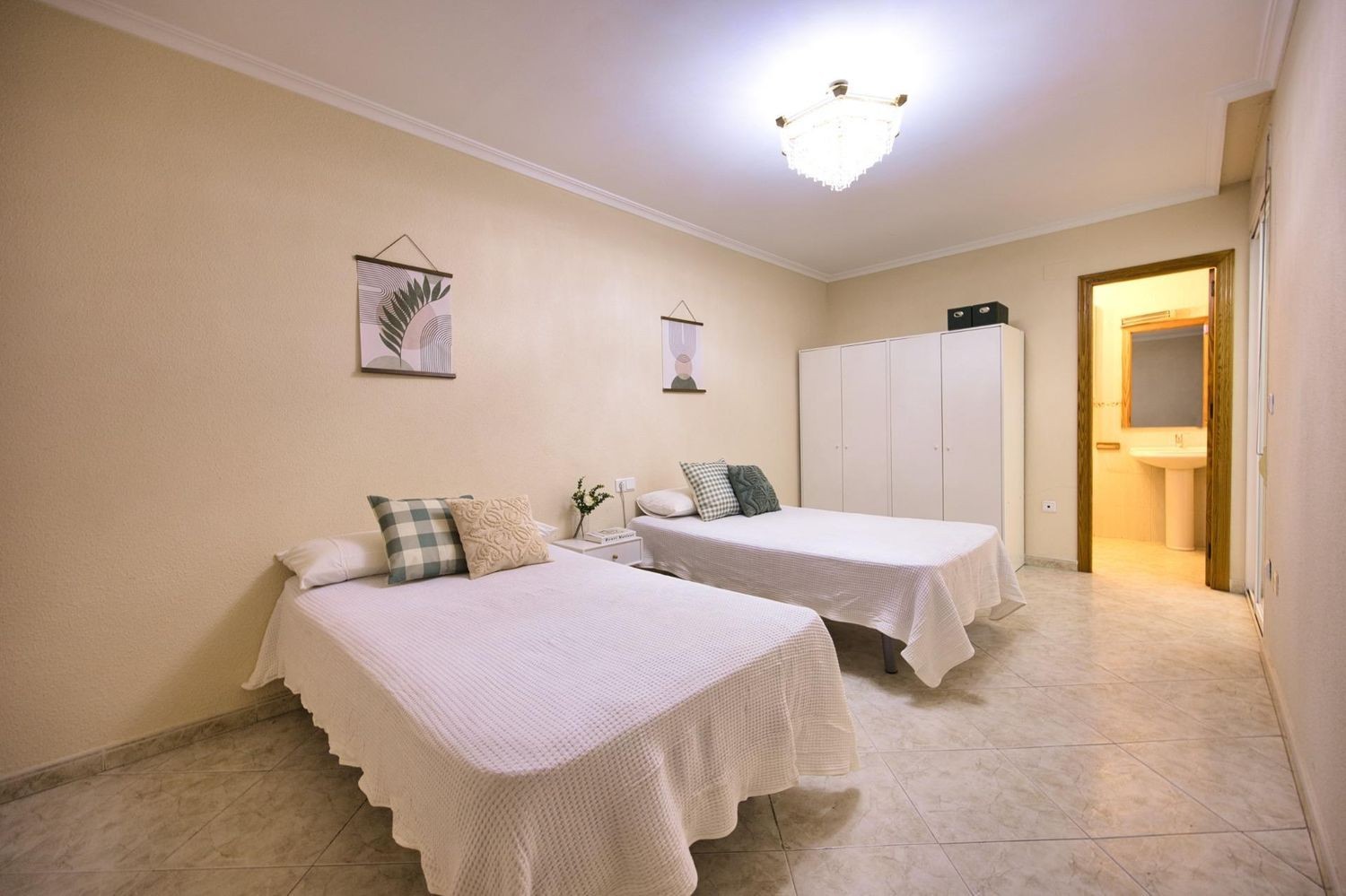 Apartment in Alicante, Spain 3 bedrooms, 132 sq.m. No. 179783