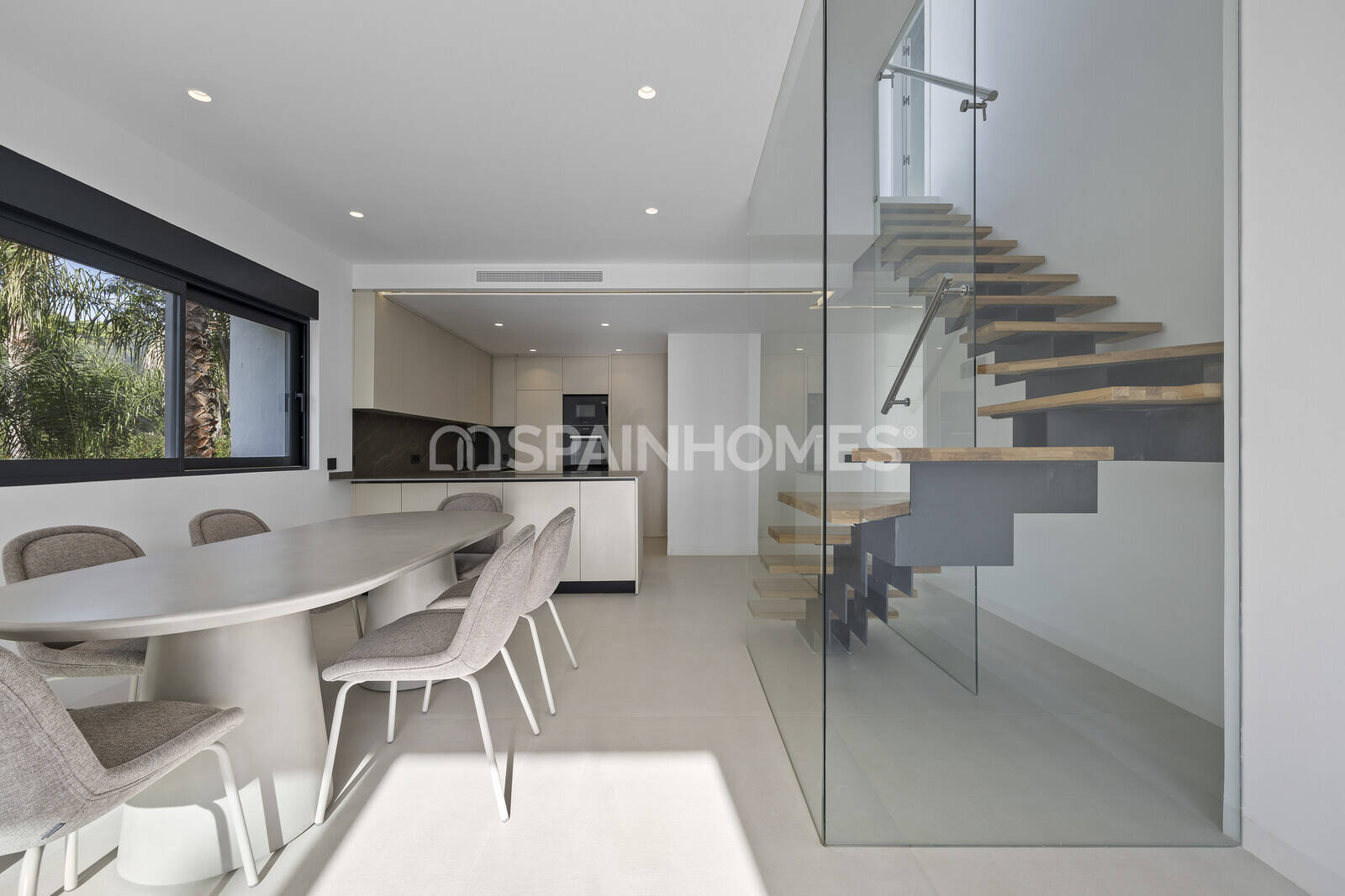Apartment à Estepona, Malaga, Espagne 5 chambres, 184 m2 No. 168151