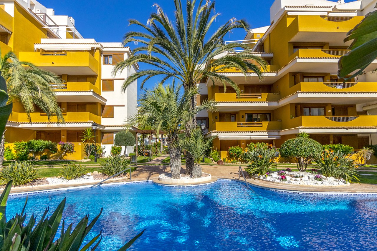Apartamento en Punta Prima, Alicante, España 2 dormitorios, 84 m2 No. 180197
