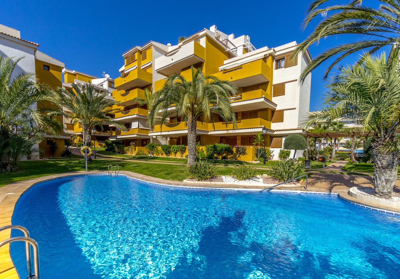 Apartamento en Punta Prima, Alicante, España 2 dormitorios, 84 m2 No. 180197