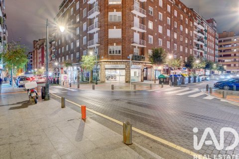 Commercial property in Bilbao, Biscay, Spain 3 bedrooms, 54 sq.m. No. 188018
