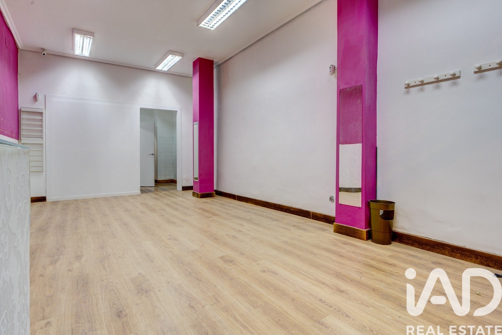 Commercial property à Bilbao, Biscay, Espagne 3 chambres, 54 m2 No. 188018
