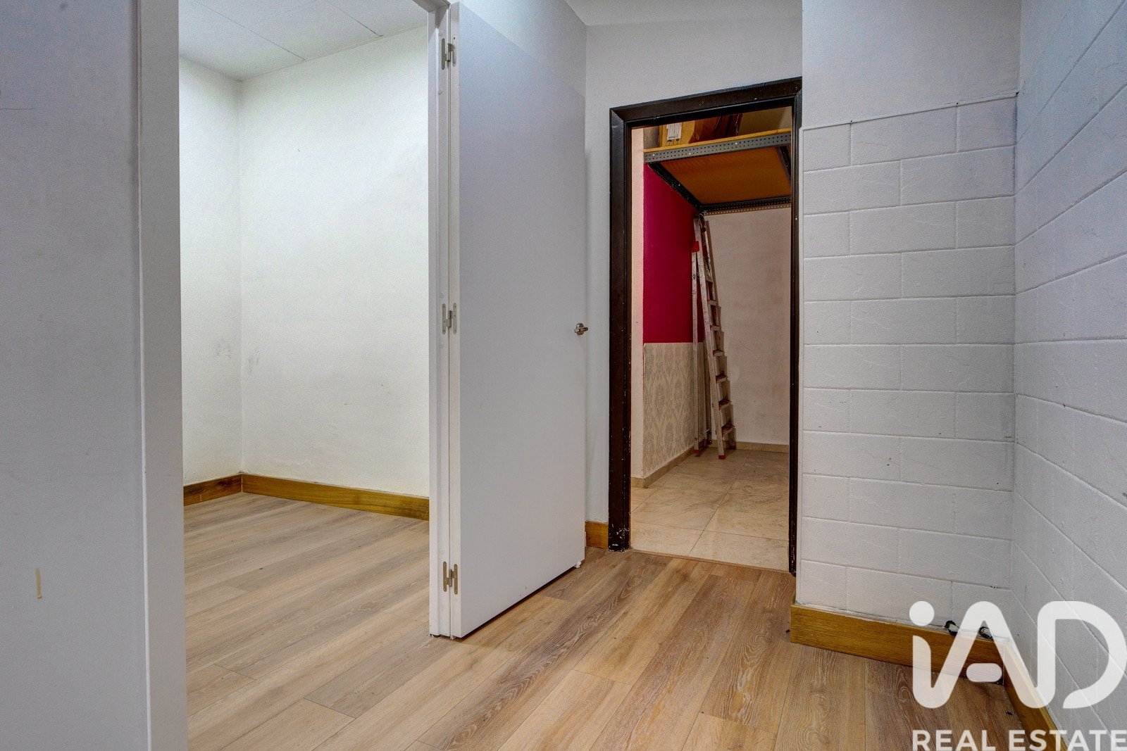 Commercial property à Bilbao, Biscay, Espagne 3 chambres, 54 m2 No. 188018