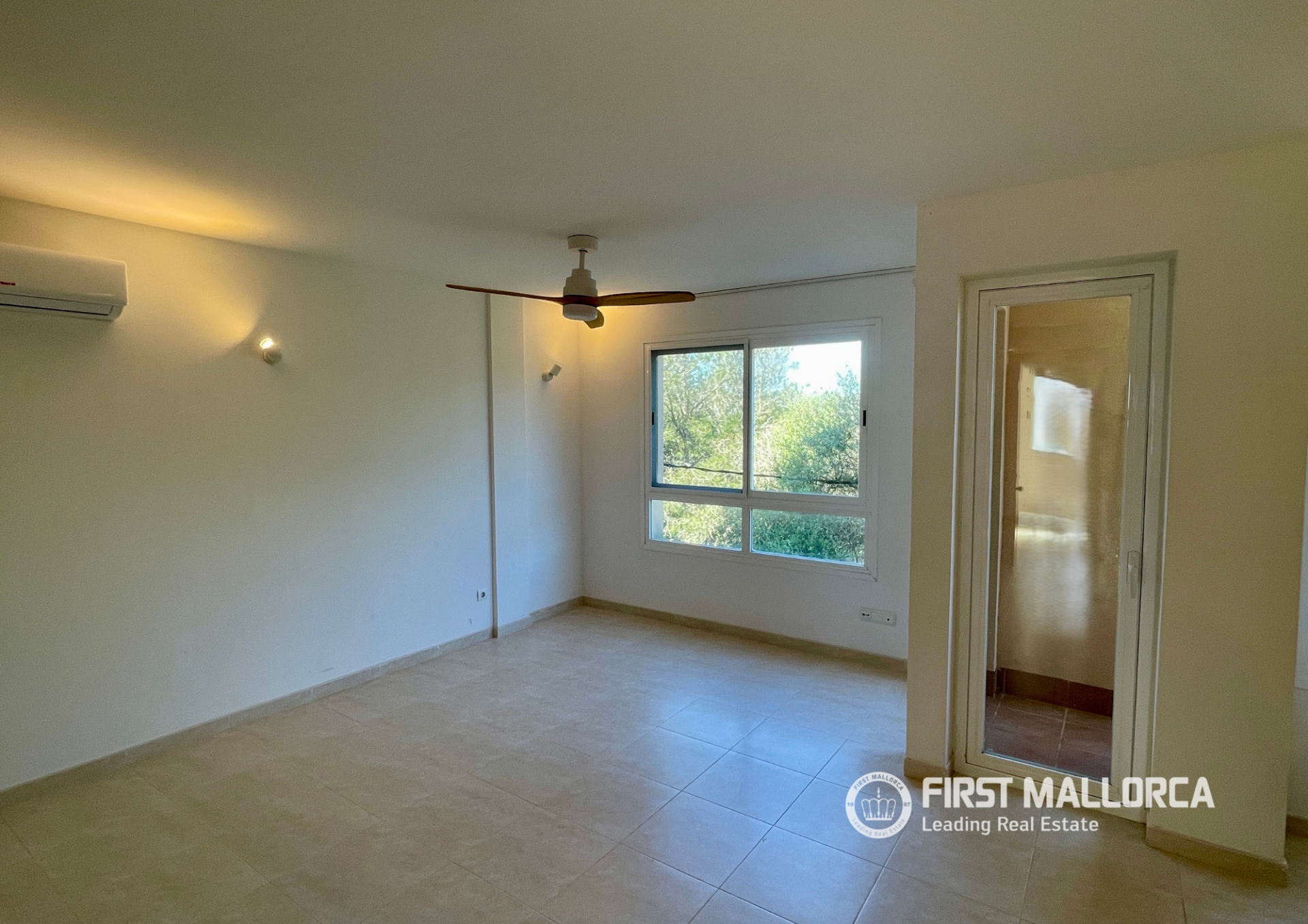 Apartamento en Cala Llombards, Mallorca, España 2 dormitorios, 82 m2 No. 164591