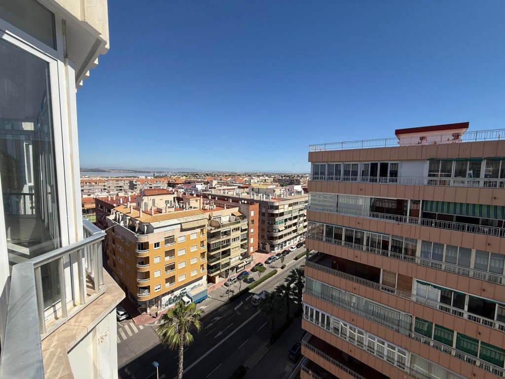 Appartamento a Torrevieja, Alicante, Spagna 3 camere da letto, 110 mq. N° 197000