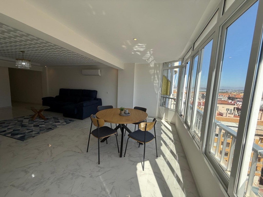 Appartamento a Torrevieja, Alicante, Spagna 3 camere da letto, 110 mq. N° 197000