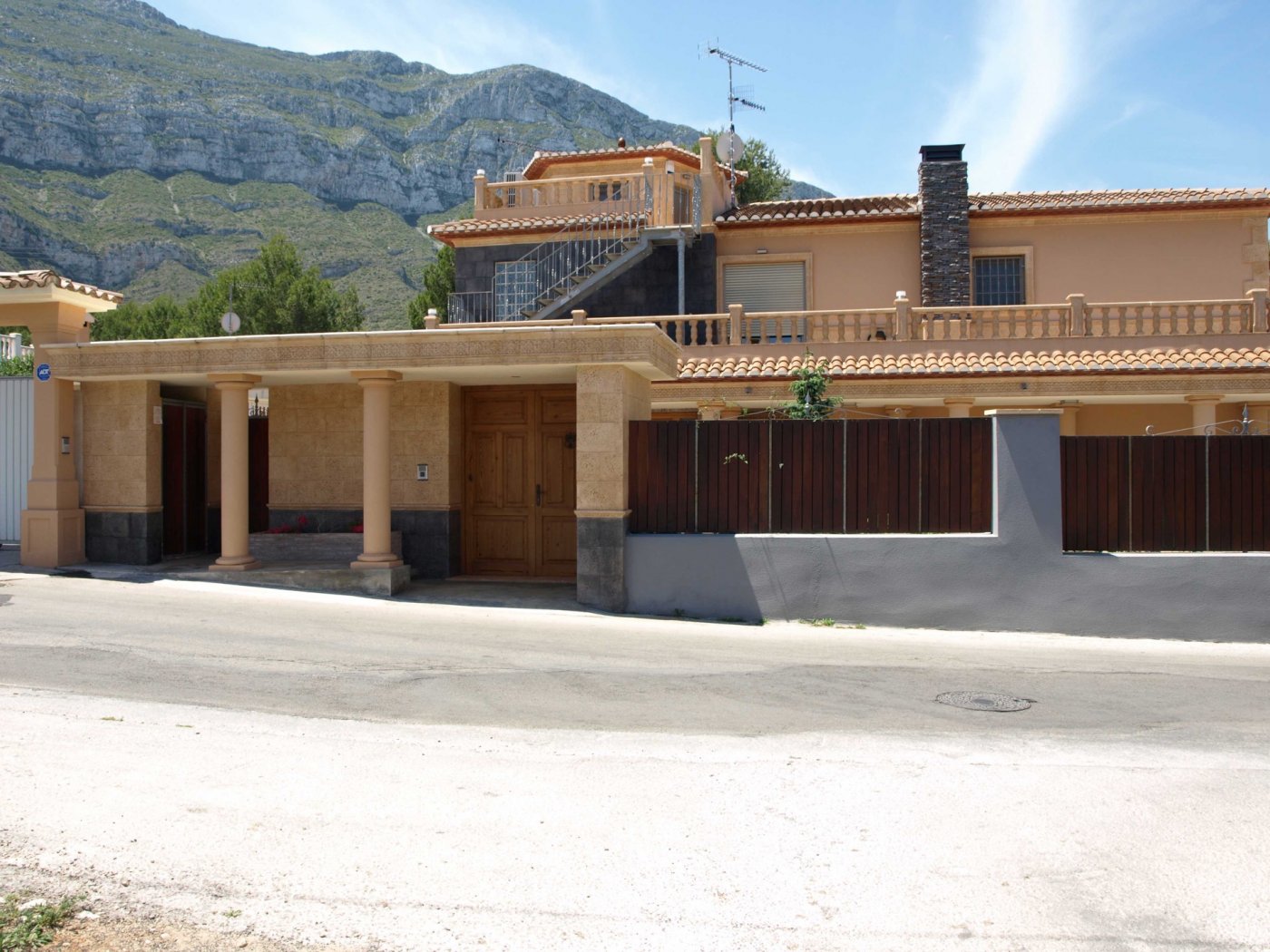 Villa a Denia, Alicante, Spagna 11 camere da letto, 700 mq. N° 165032