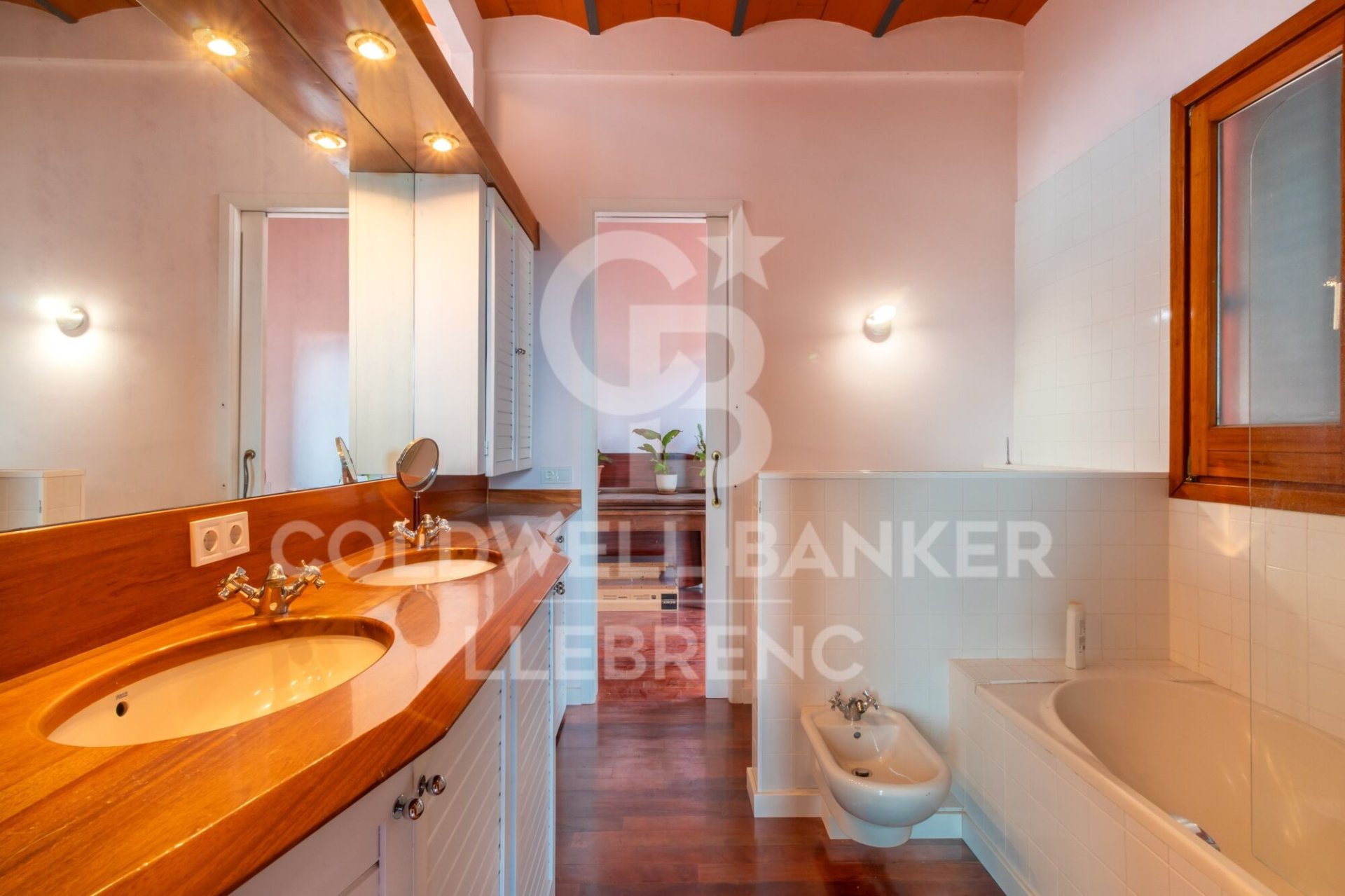 House à Barcelona, Espagne 4 chambres, 210 m2 No. 158635