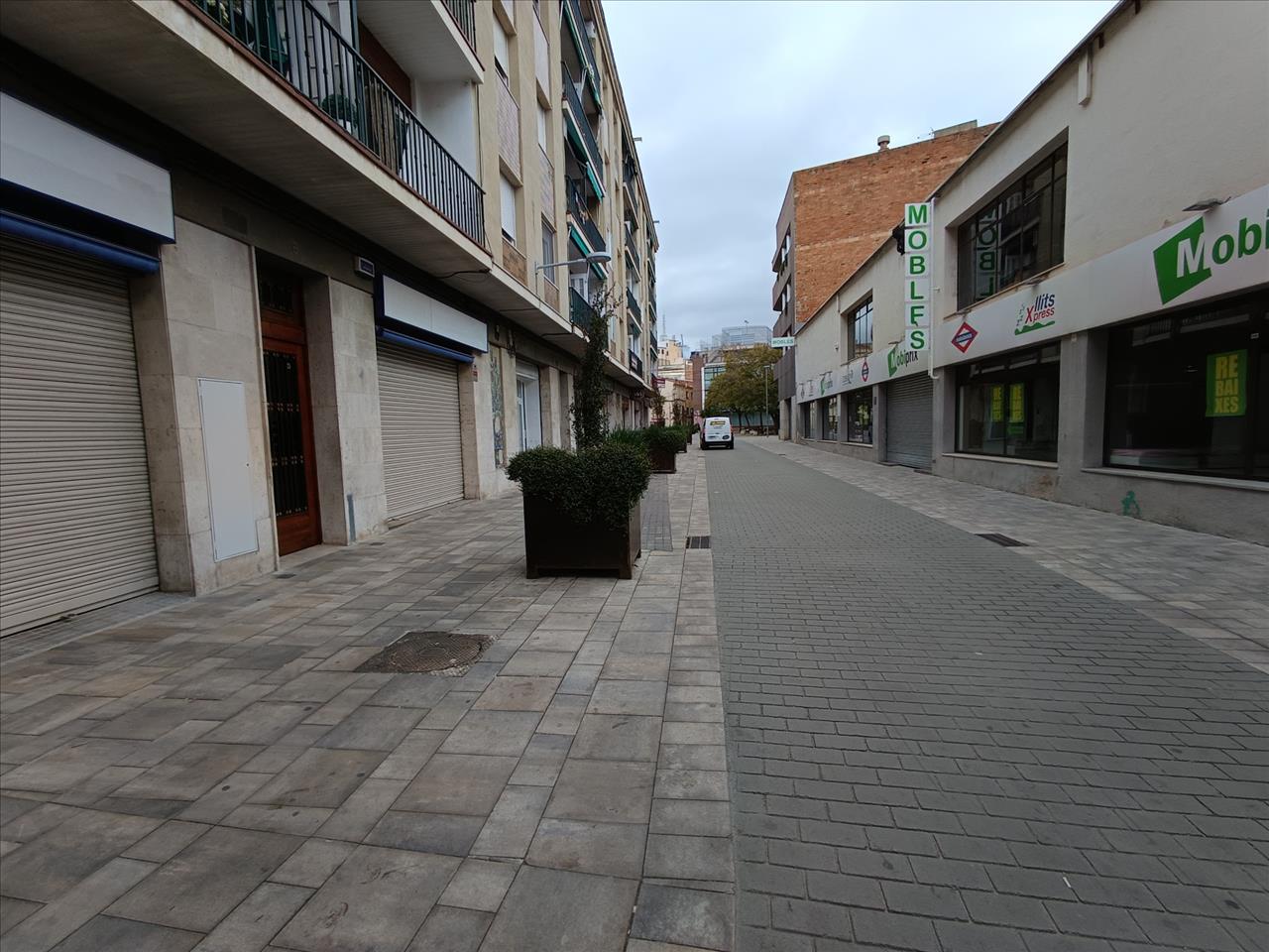 Tienda al por menor en Vilafranca Del Penedes, Barcelona, España 96 m2 No. 191581