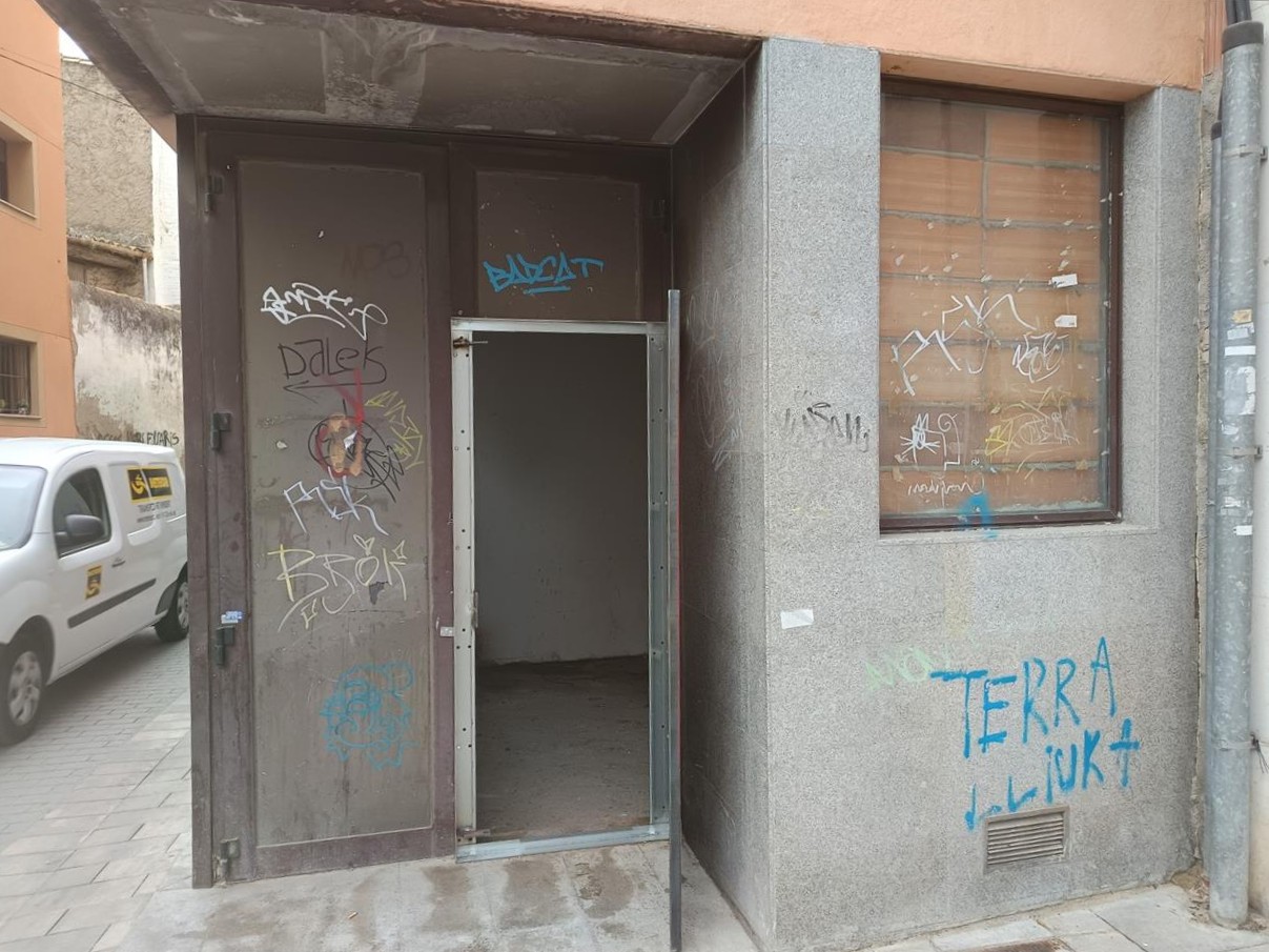 Tienda al por menor en Vilafranca Del Penedes, Barcelona, España 96 m2 No. 191581