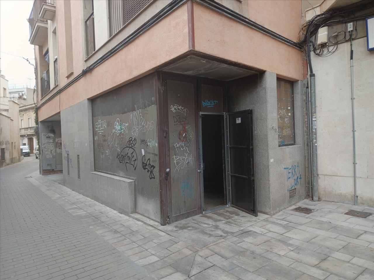 Tienda al por menor en Vilafranca Del Penedes, Barcelona, España 96 m2 No. 191581