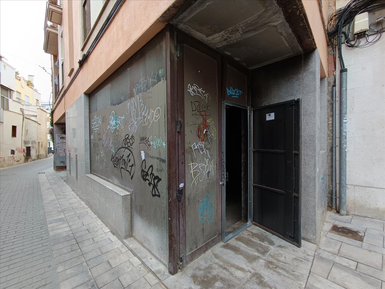 Tienda al por menor en Vilafranca Del Penedes, Barcelona, España 96 m2 No. 191581