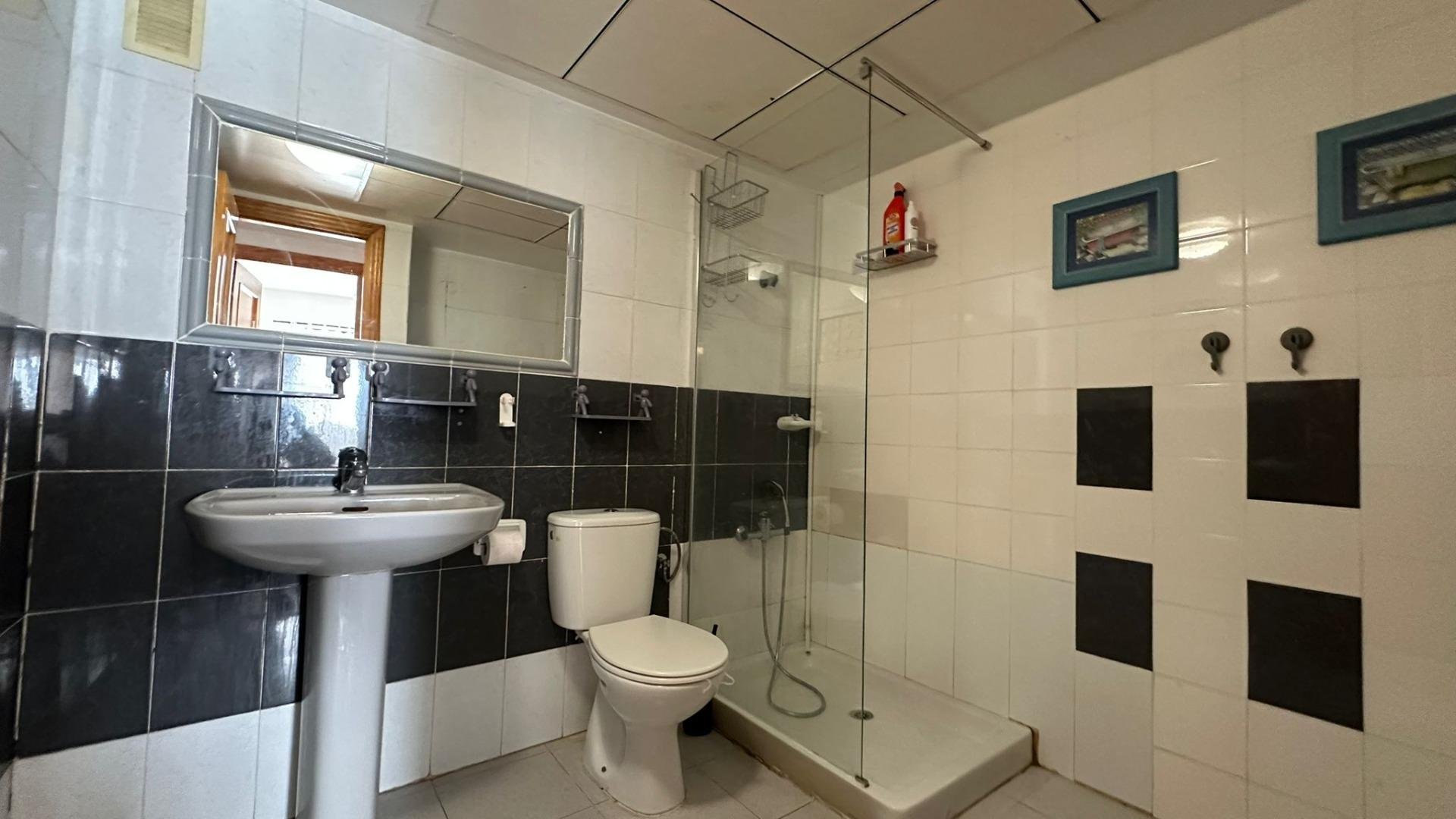 Apartment à Torrevieja, Alicante, Espagne 3 chambres, 104 m2 No. 182939