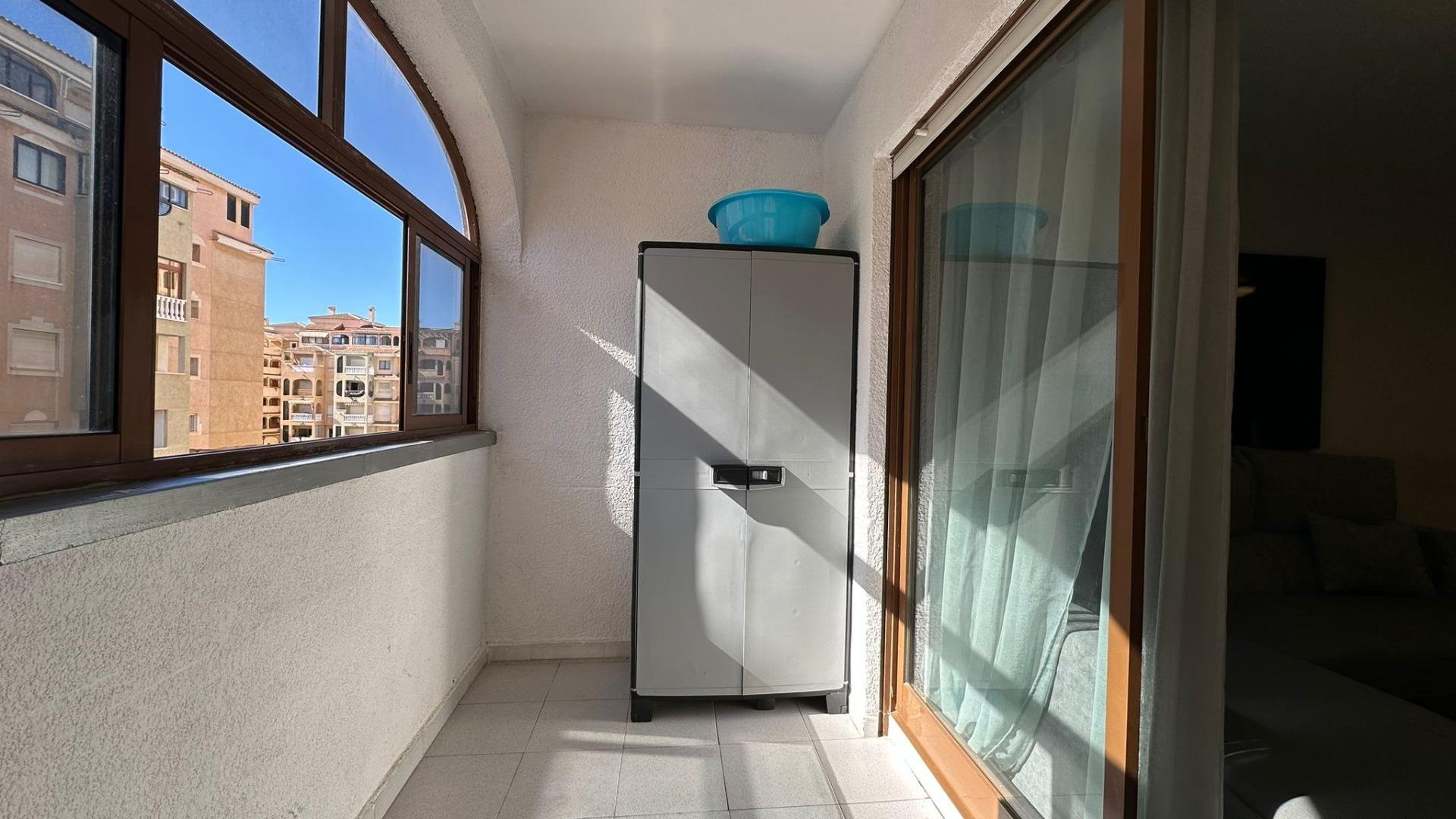 Apartment à Torrevieja, Alicante, Espagne 3 chambres, 104 m2 No. 182939