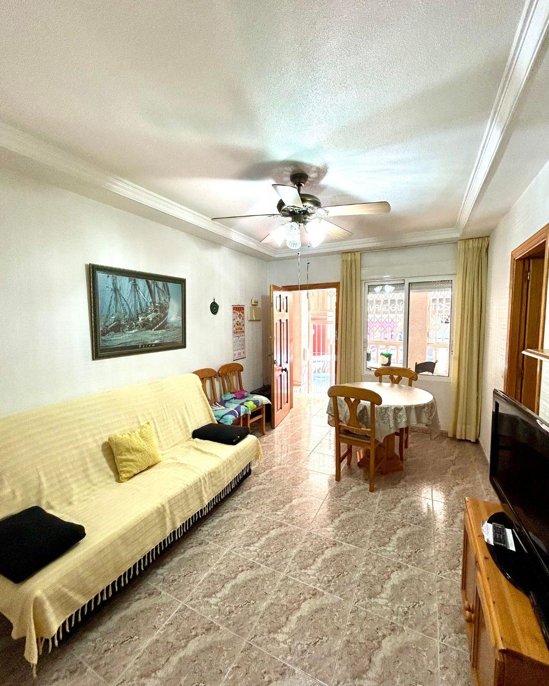 Apartment à Torrevieja, Alicante, Espagne 3 chambres, 85 m2 No. 182906
