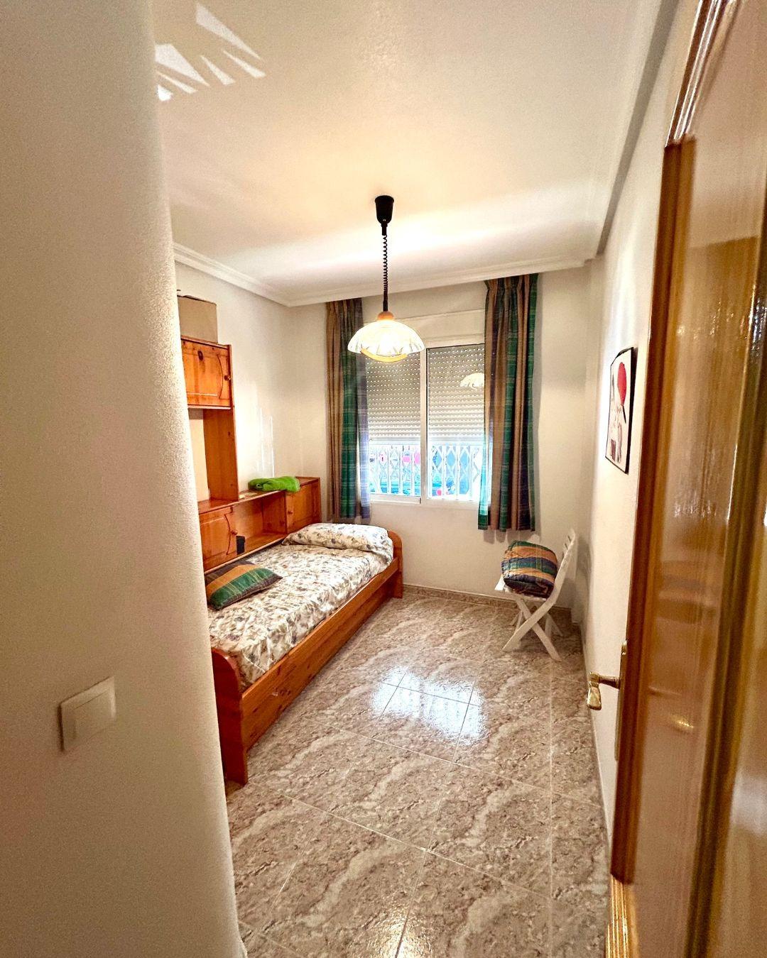 Apartment à Torrevieja, Alicante, Espagne 3 chambres, 85 m2 No. 182906