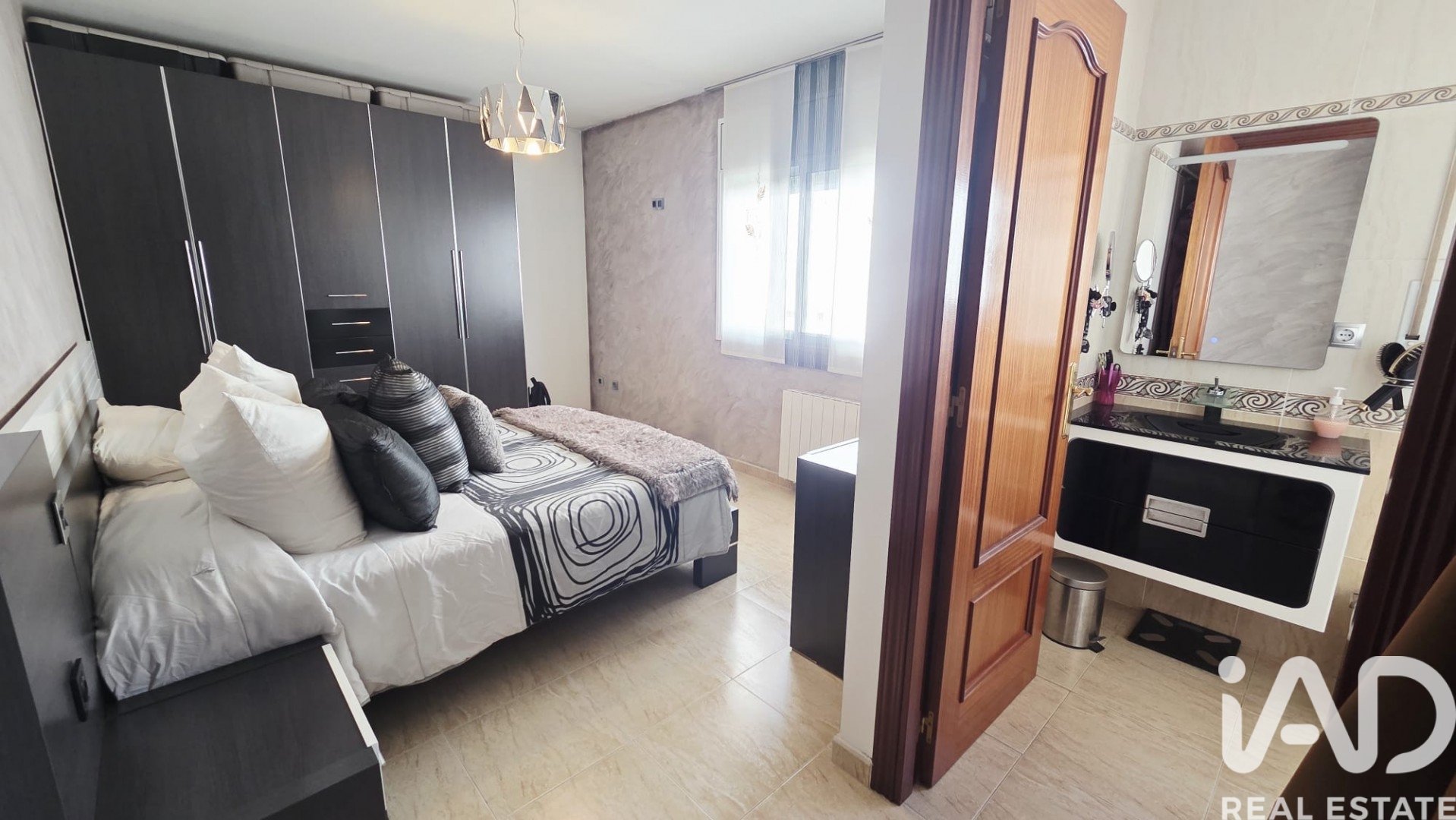 House à Les Roquetes, Barcelona, Espagne 4 chambres, 138 m2 No. 172422