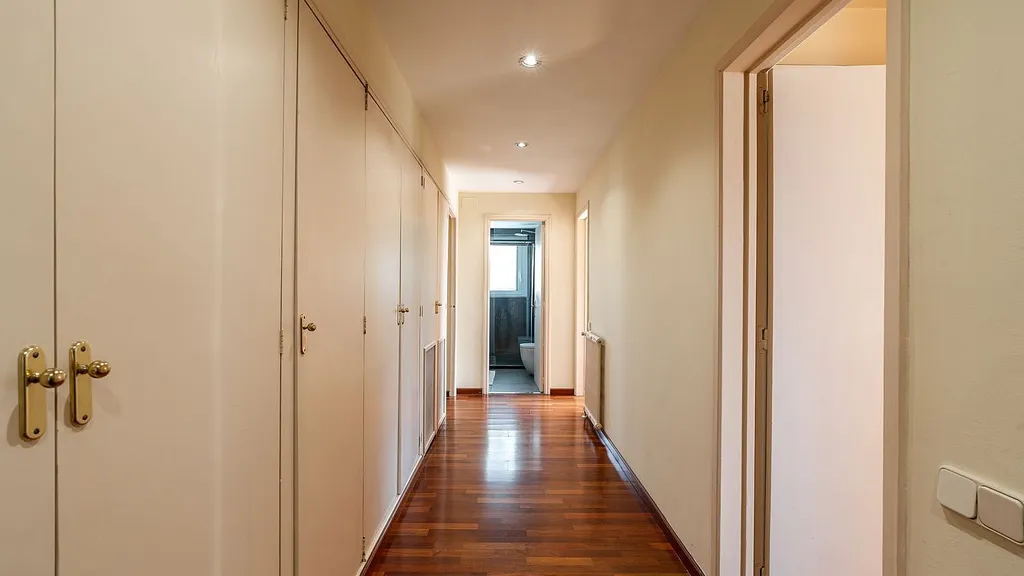 Talo Barcelona, Espanja 5 makuuhuonetta, 511 m2 No. 140946