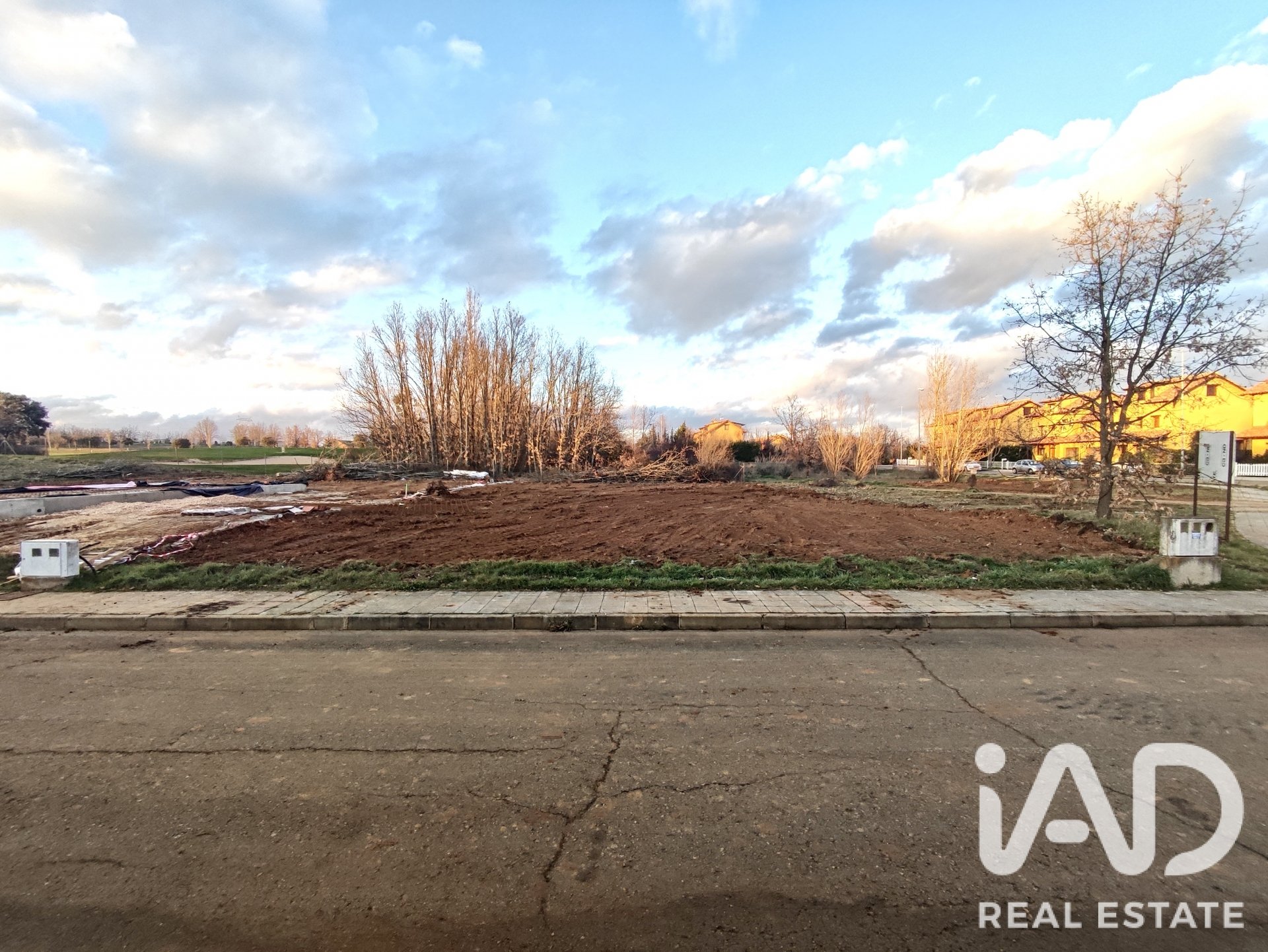 Land plot in Valverde de la Virgen, Leon, Spain 543 sq.m. No. 188035