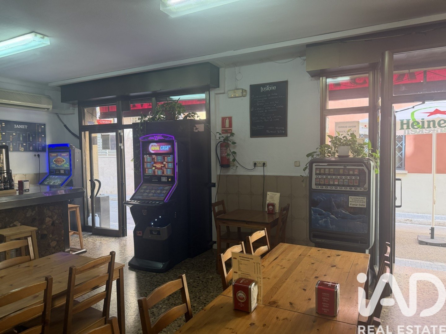 Cafe / restaurant in El Prat de Llobregat, Barcelona, Spain 120 sq.m. No. 188038