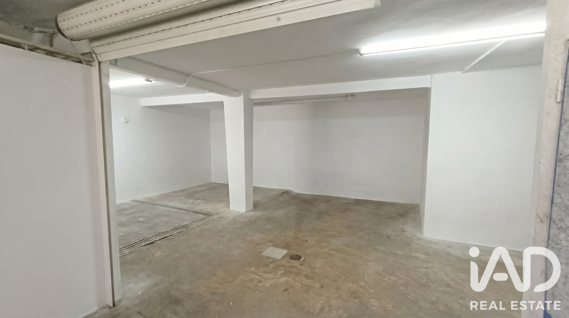 Garage i Madrid, Spanien 207 kvm. Nr. 187788