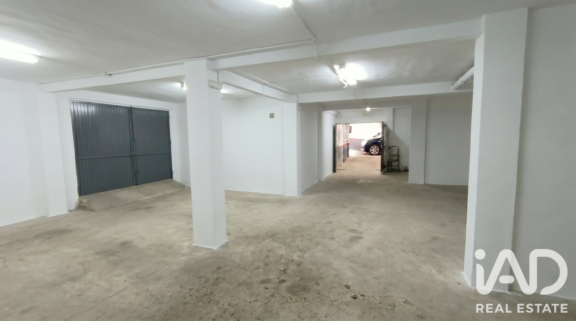Garage i Madrid, Spanien 207 kvm. Nr. 187788