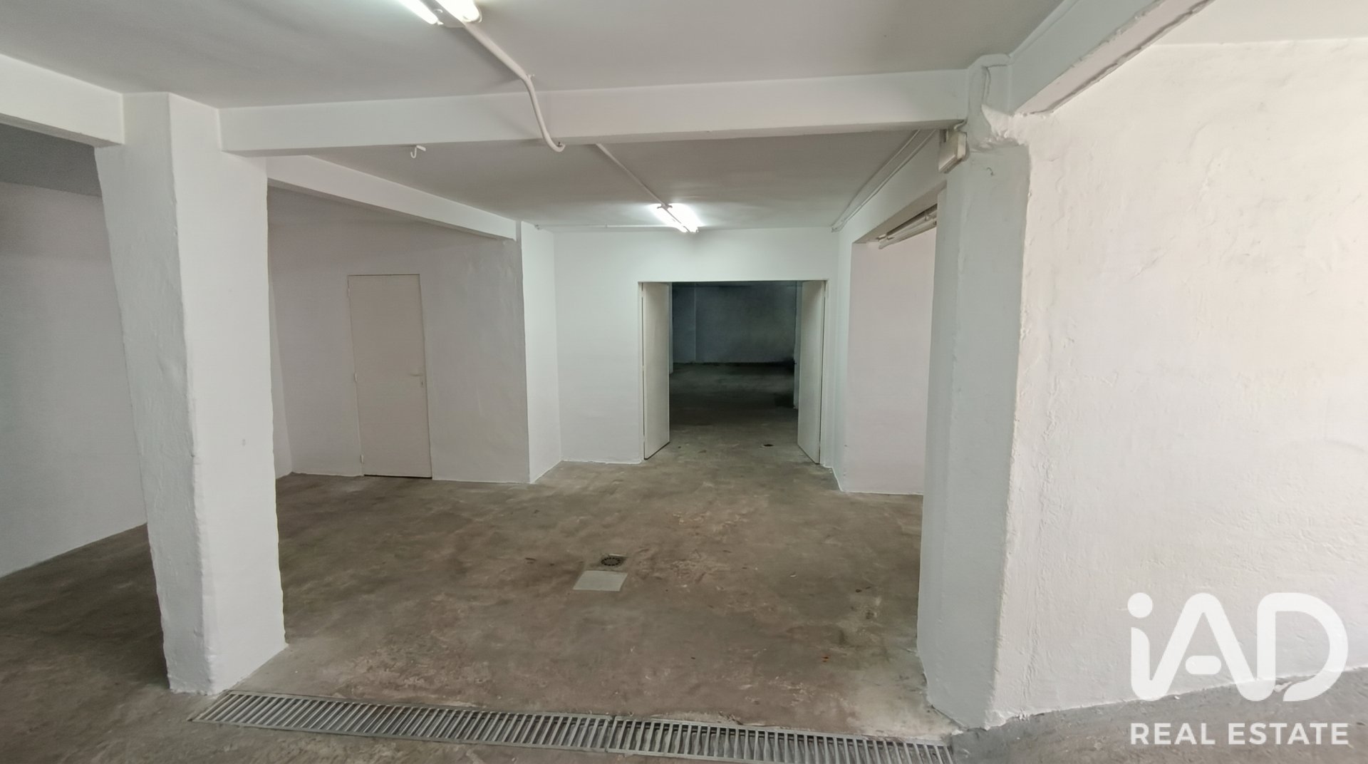Garage i Madrid, Spanien 207 kvm. Nr. 187788