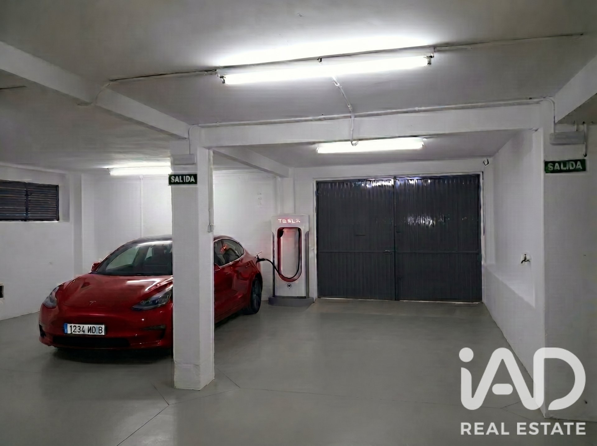 Garage i Madrid, Spanien 207 kvm. Nr. 187788