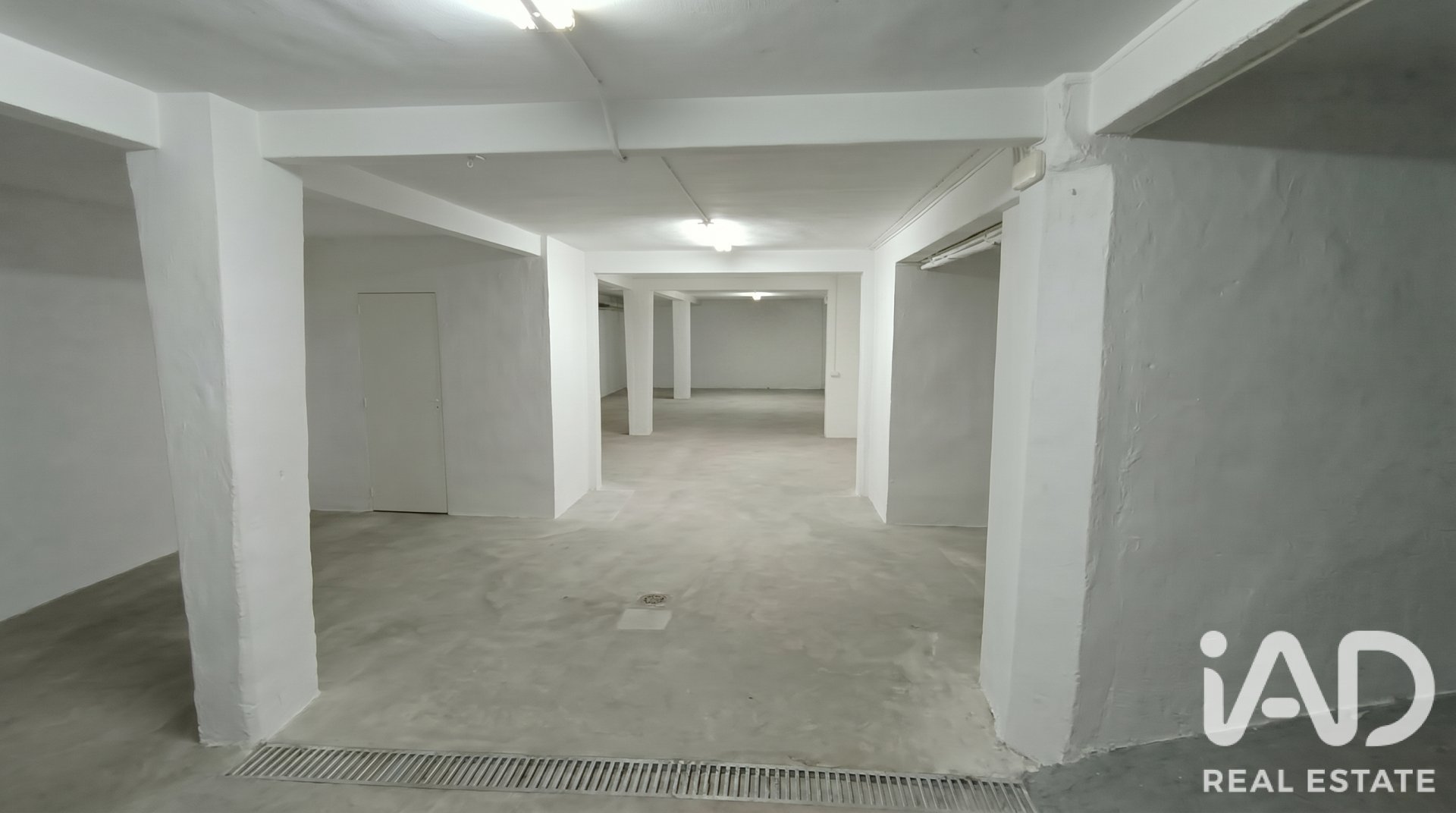 Garage i Madrid, Spanien 207 kvm. Nr. 187788