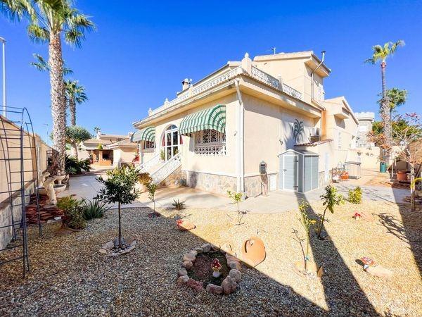 House in Ciudad Quesada, Alicante, Spain 5 bedrooms, 300 sq.m. No. 181275