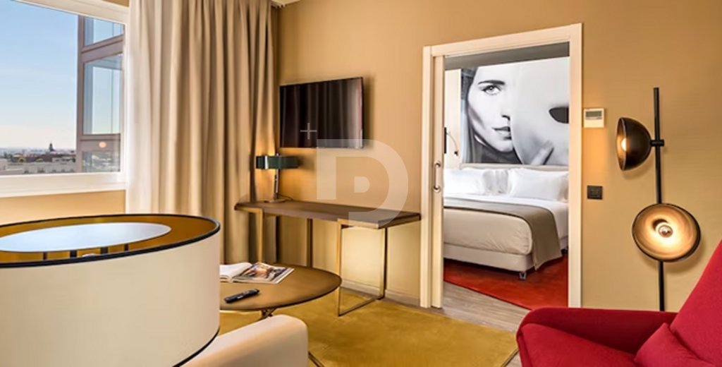 Hotel en Espagne 15000 m2 No. 151948
