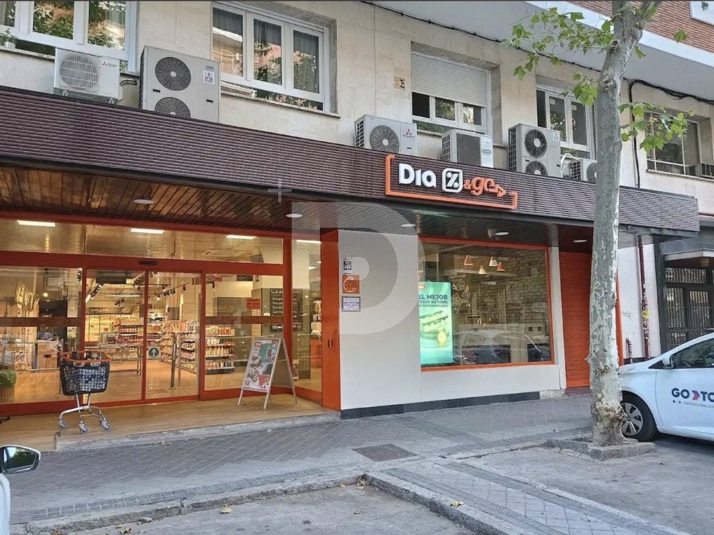 Retail store in Spain 900 sq.m. No. 151938