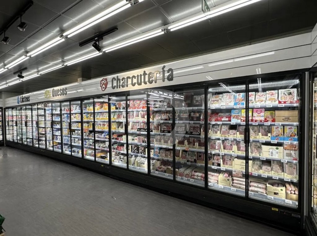 Retail store in Spain 900 sq.m. No. 151938