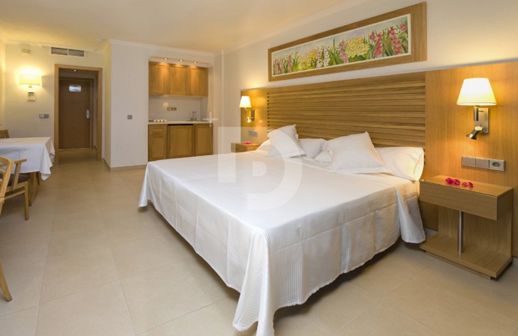 Hotel in Spain 100000 sq.m. No. 151939