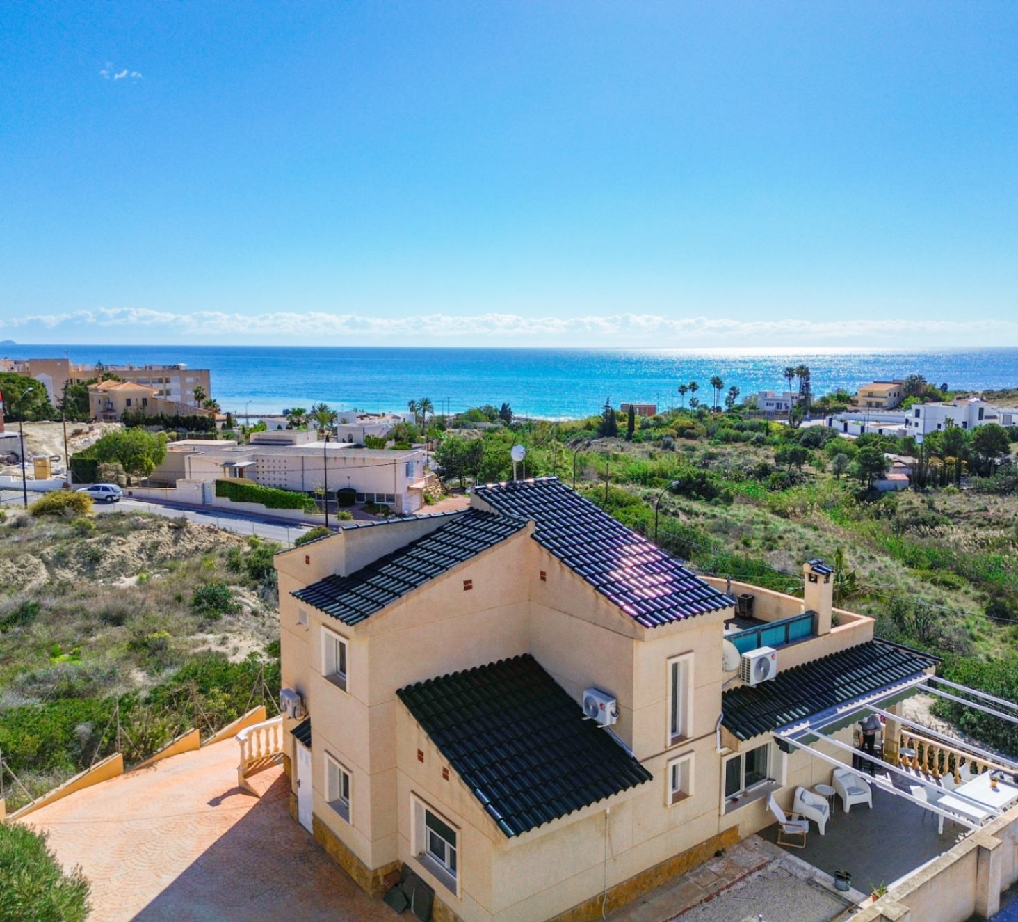 Villa i El Campello, Alicante, Spanien 3 sovrum, 256 kvm. Nr. 181066