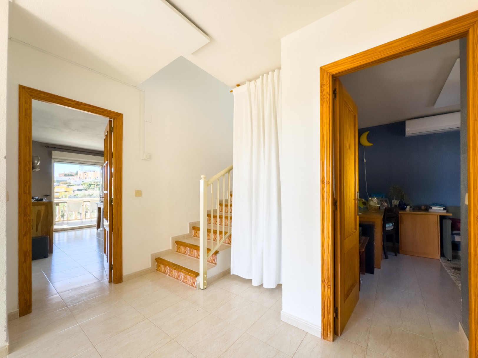 Villa i El Campello, Alicante, Spanien 3 sovrum, 256 kvm. Nr. 181066