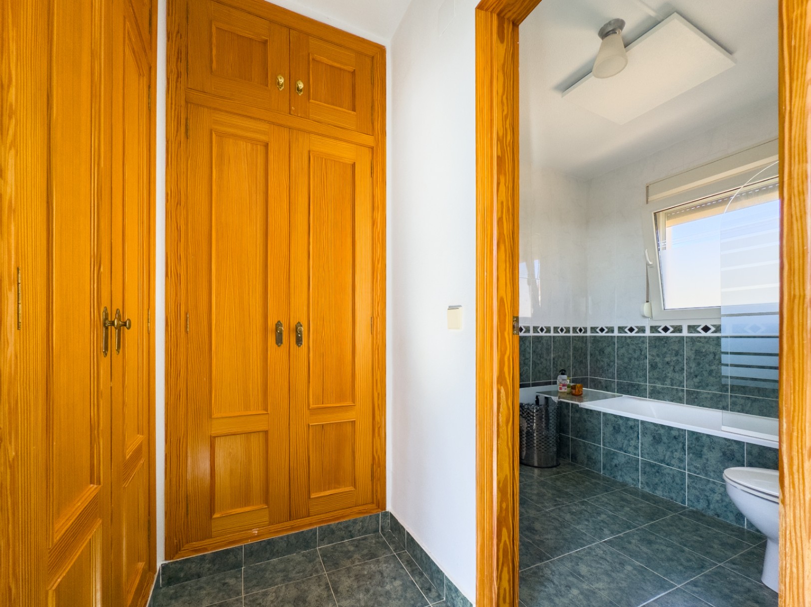 Villa i El Campello, Alicante, Spanien 3 sovrum, 256 kvm. Nr. 181066