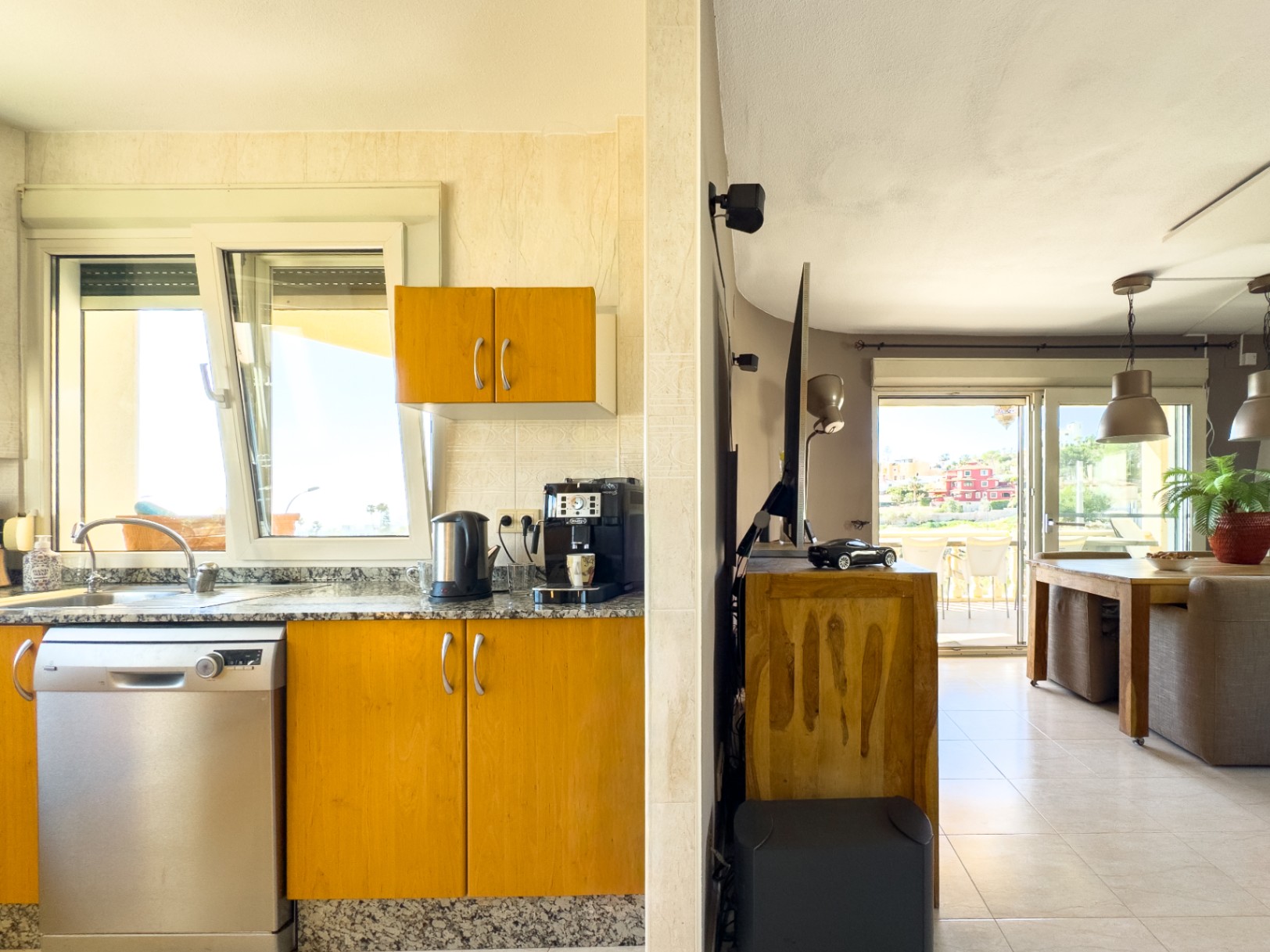 Villa i El Campello, Alicante, Spanien 3 sovrum, 256 kvm. Nr. 181066
