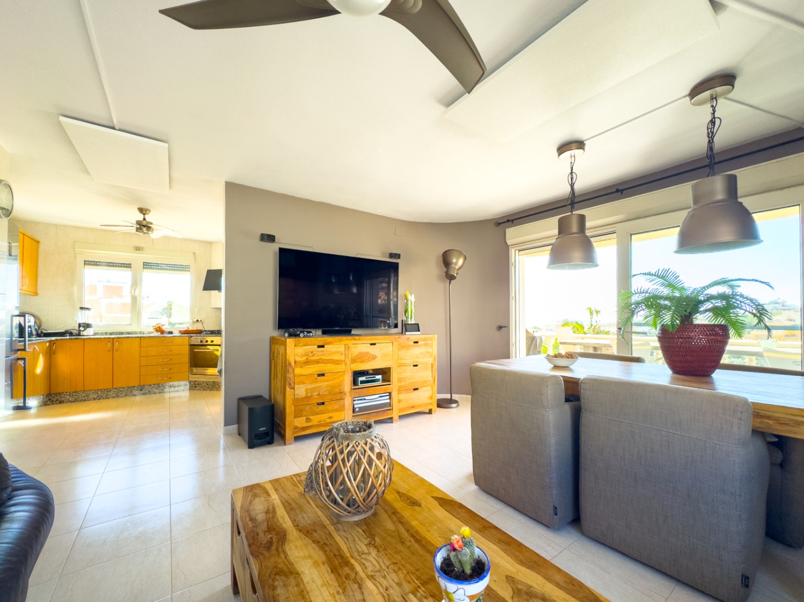 Villa i El Campello, Alicante, Spanien 3 sovrum, 256 kvm. Nr. 181066