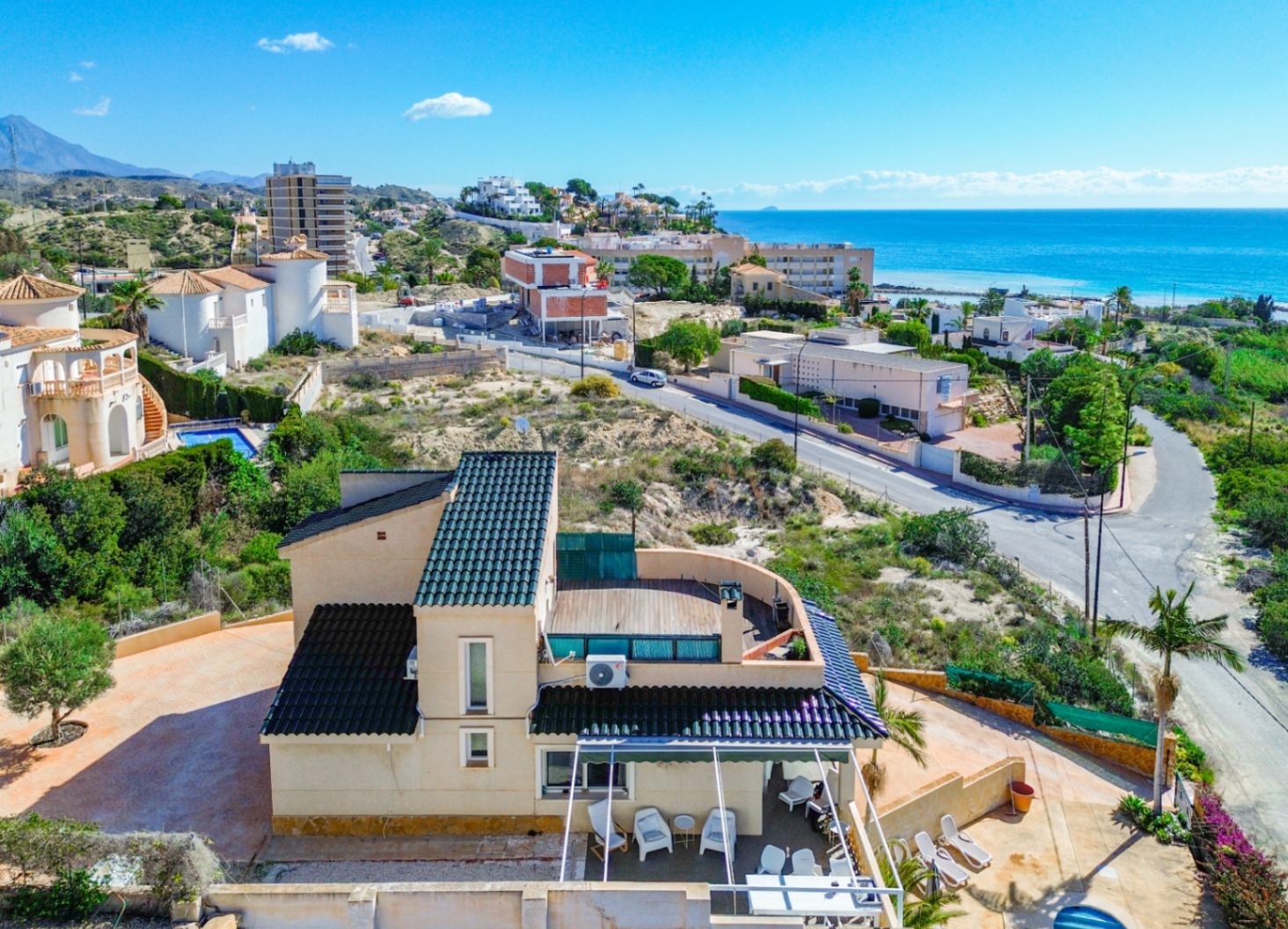 Villa i El Campello, Alicante, Spanien 3 sovrum, 256 kvm. Nr. 181066