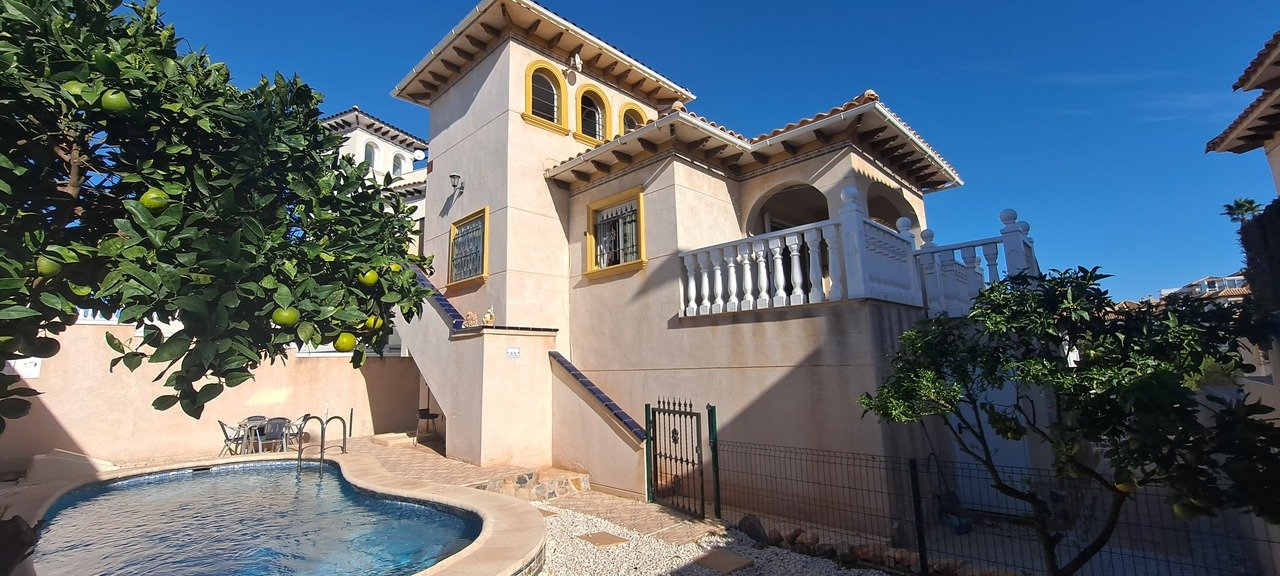 Villa à La Zenia, Alicante, Espagne 5 chambres, 178 m2 No. 195247