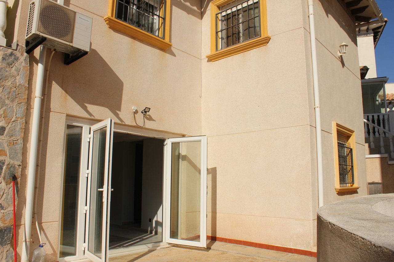 Villa à La Zenia, Alicante, Espagne 5 chambres, 178 m2 No. 195247