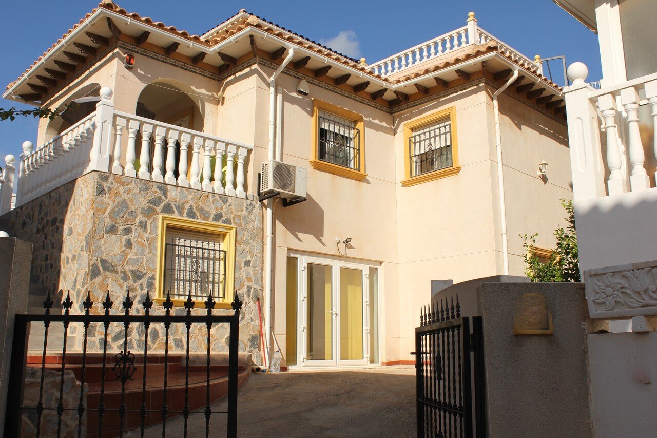 Villa à La Zenia, Alicante, Espagne 5 chambres, 178 m2 No. 195247