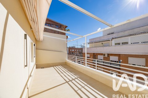 Apartment in Madrid, Spain 2 bedrooms, 117 sq.m. No. 188311