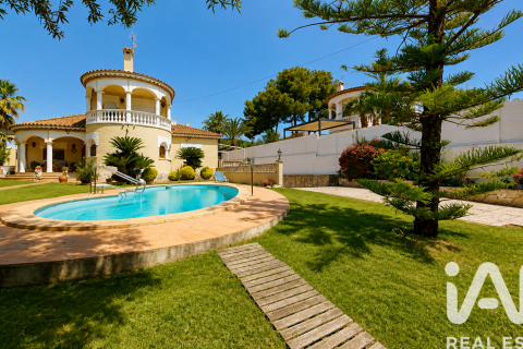 Māja El Vendrell, Tarragona, Spānijā 3 istabas, 299 m2 Nr. 188315