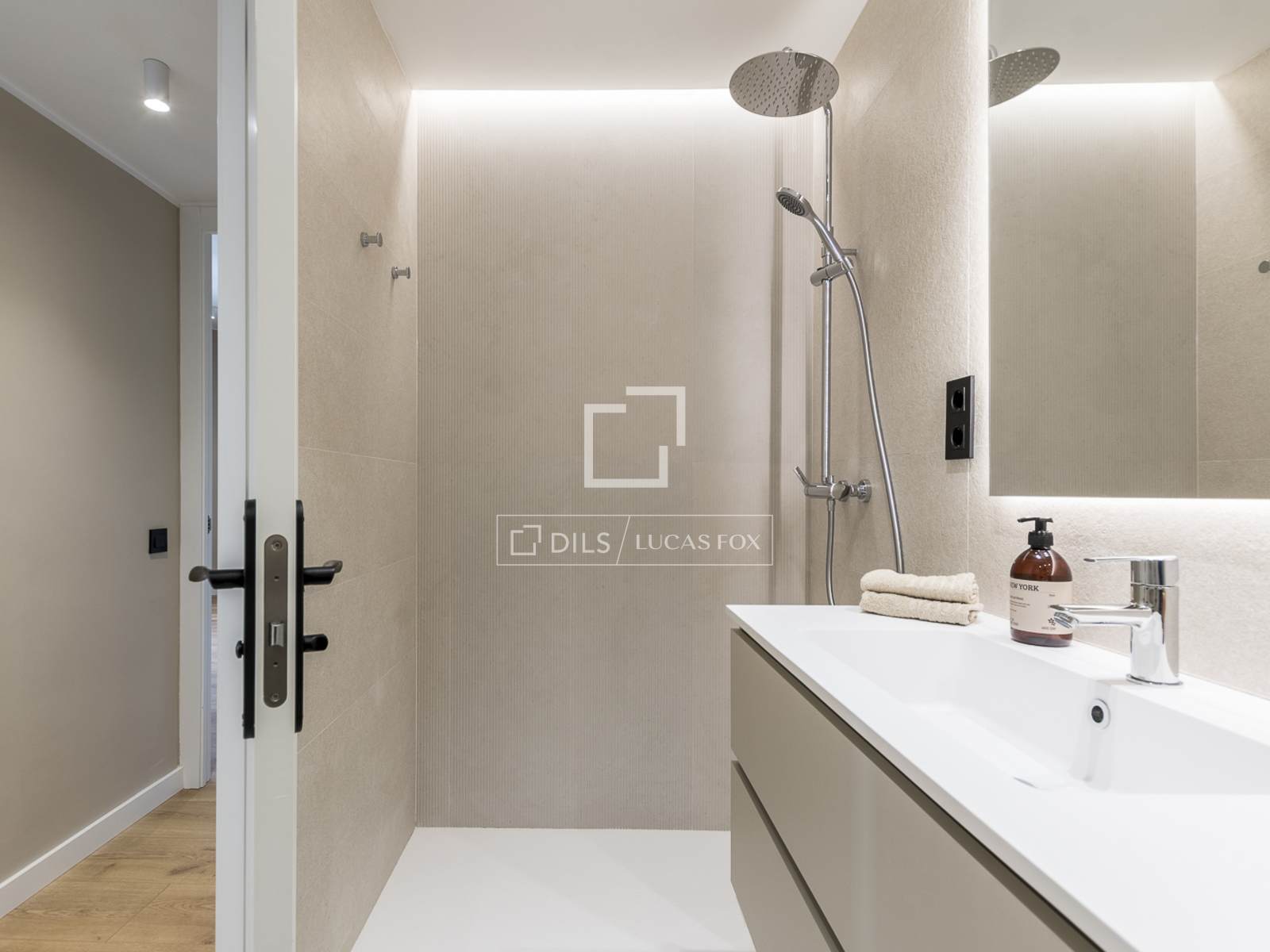 Wohnung in Barcelona, Spanien 4 Schlafzimmer, 100 m2 Nr. 192695