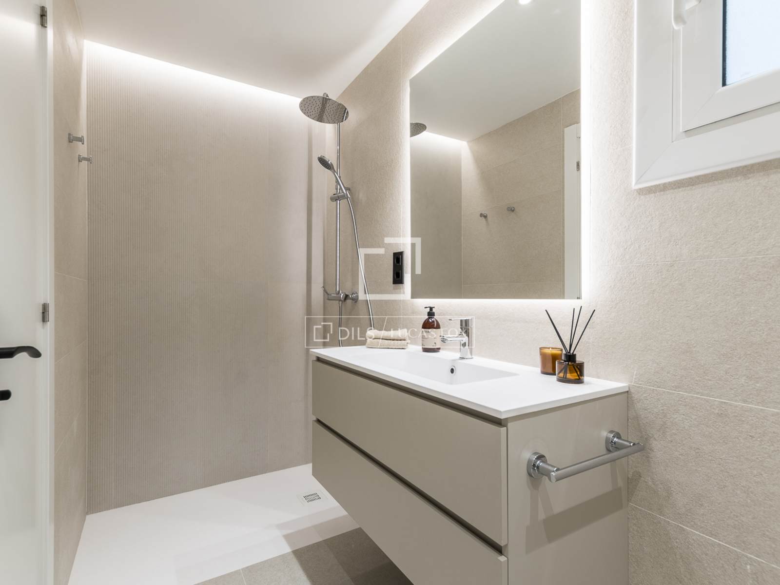 Wohnung in Barcelona, Spanien 4 Schlafzimmer, 100 m2 Nr. 192695